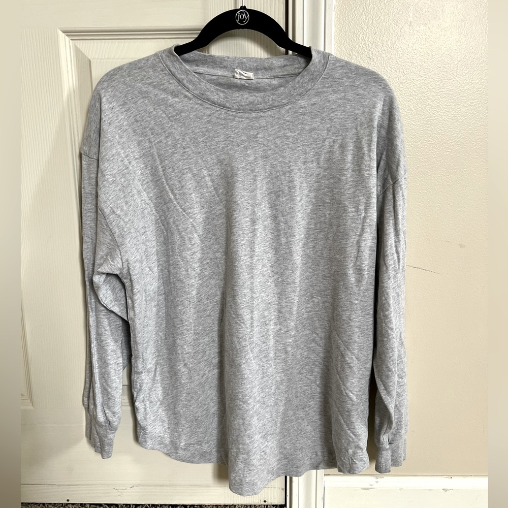 NWOT Aritzia Wilfred Free long sleeve tee. Grey, size small.